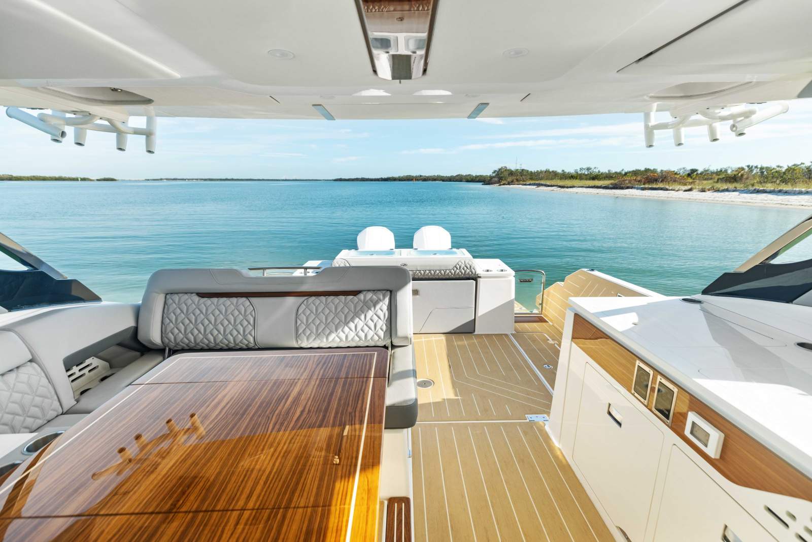 REGAL LX43 - A UNIQUE AND PREMIUM BOATING EXPERIENCE!