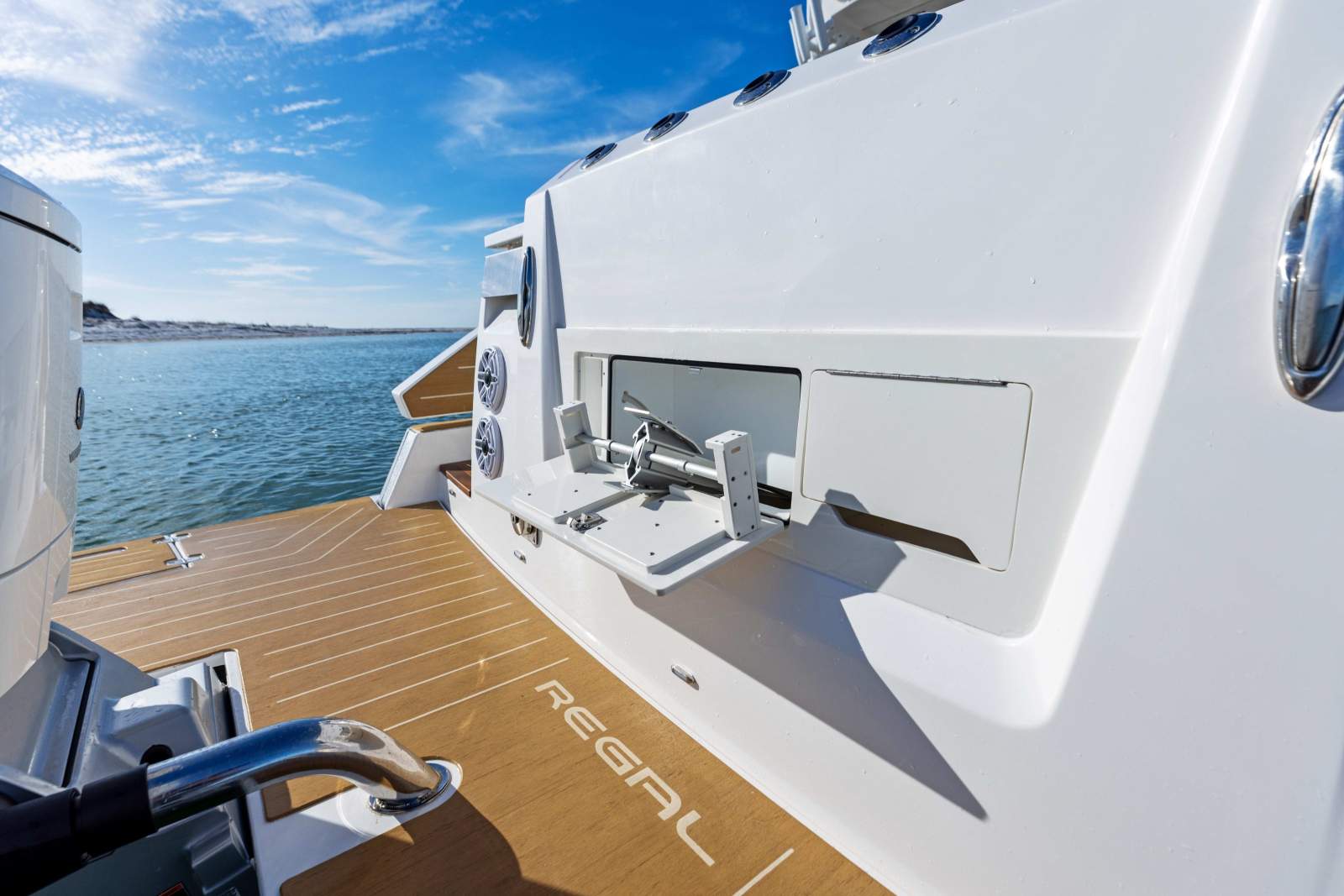 REGAL LX43 - A UNIQUE AND PREMIUM BOATING EXPERIENCE!
