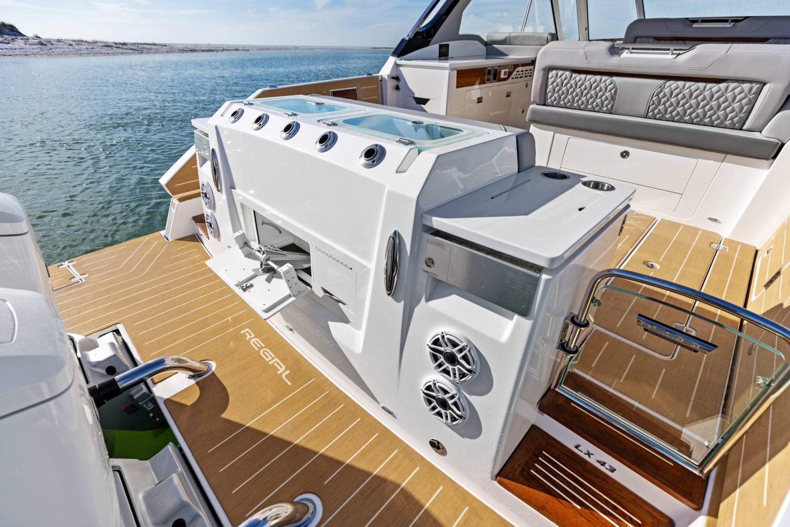 REGAL LX43 - A UNIQUE AND PREMIUM BOATING EXPERIENCE!