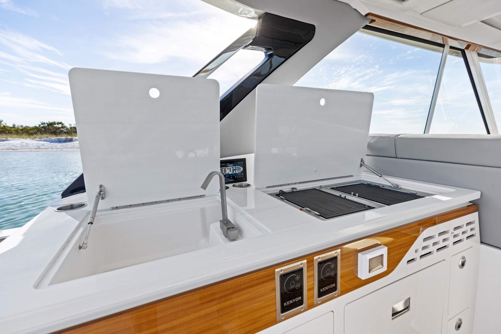 REGAL LX43 - A UNIQUE AND PREMIUM BOATING EXPERIENCE!