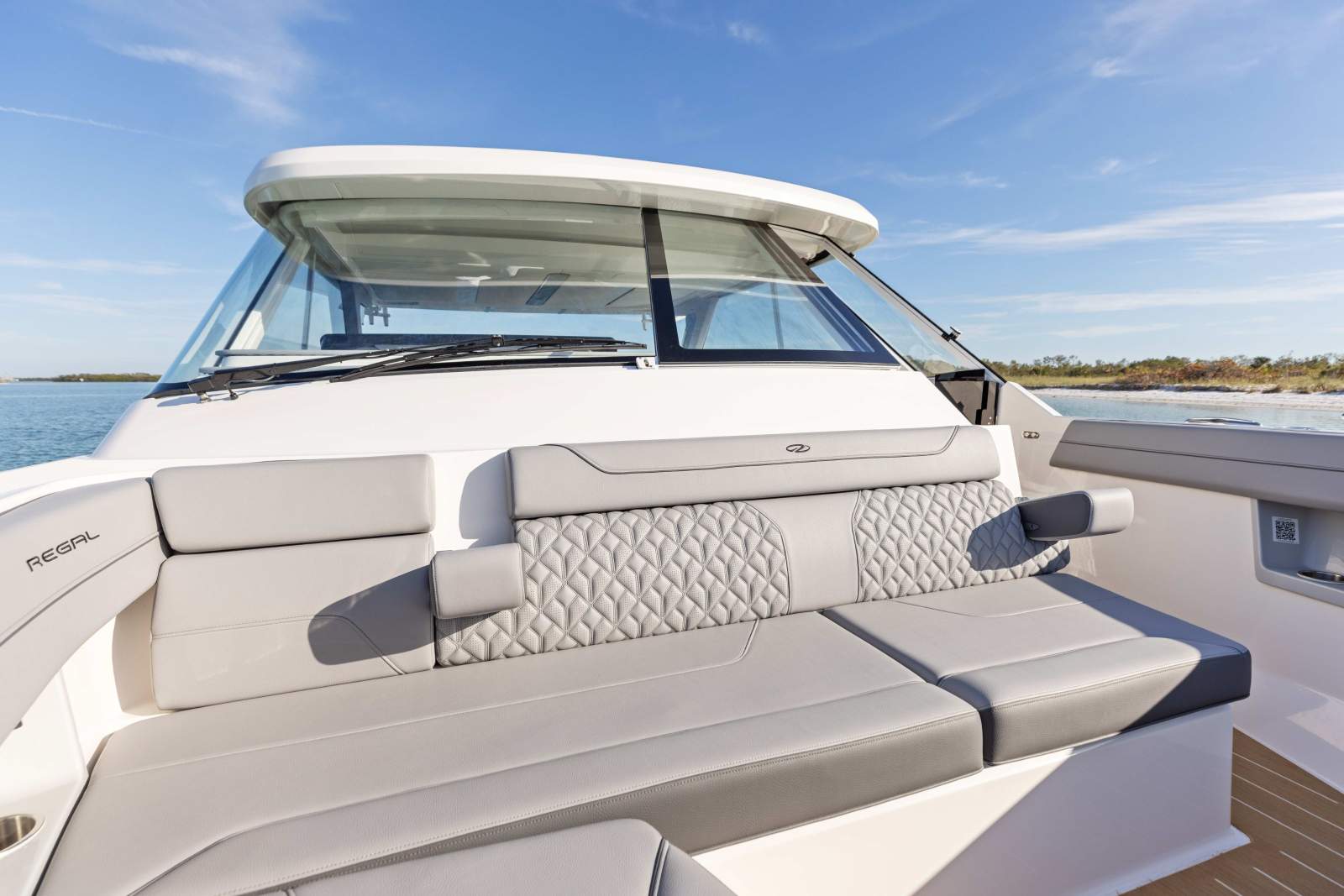 REGAL LX43 - A UNIQUE AND PREMIUM BOATING EXPERIENCE!