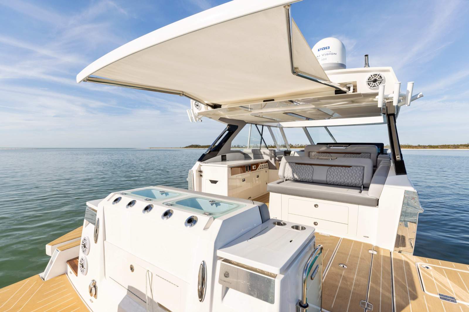 REGAL LX43 - A UNIQUE AND PREMIUM BOATING EXPERIENCE!