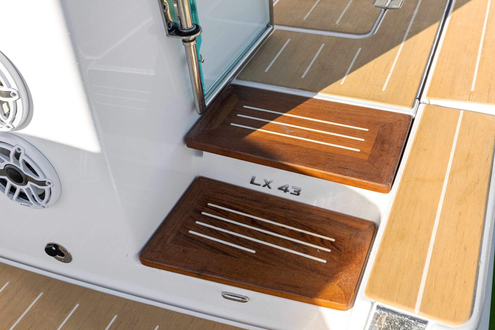 REGAL LX43 - A UNIQUE AND PREMIUM BOATING EXPERIENCE!