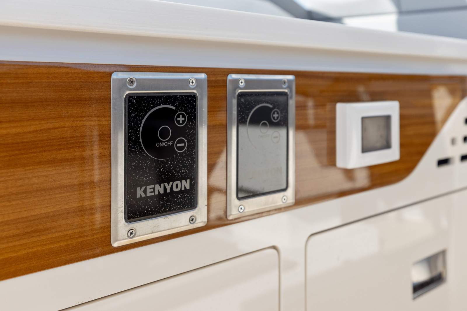 REGAL LX43 - A UNIQUE AND PREMIUM BOATING EXPERIENCE!