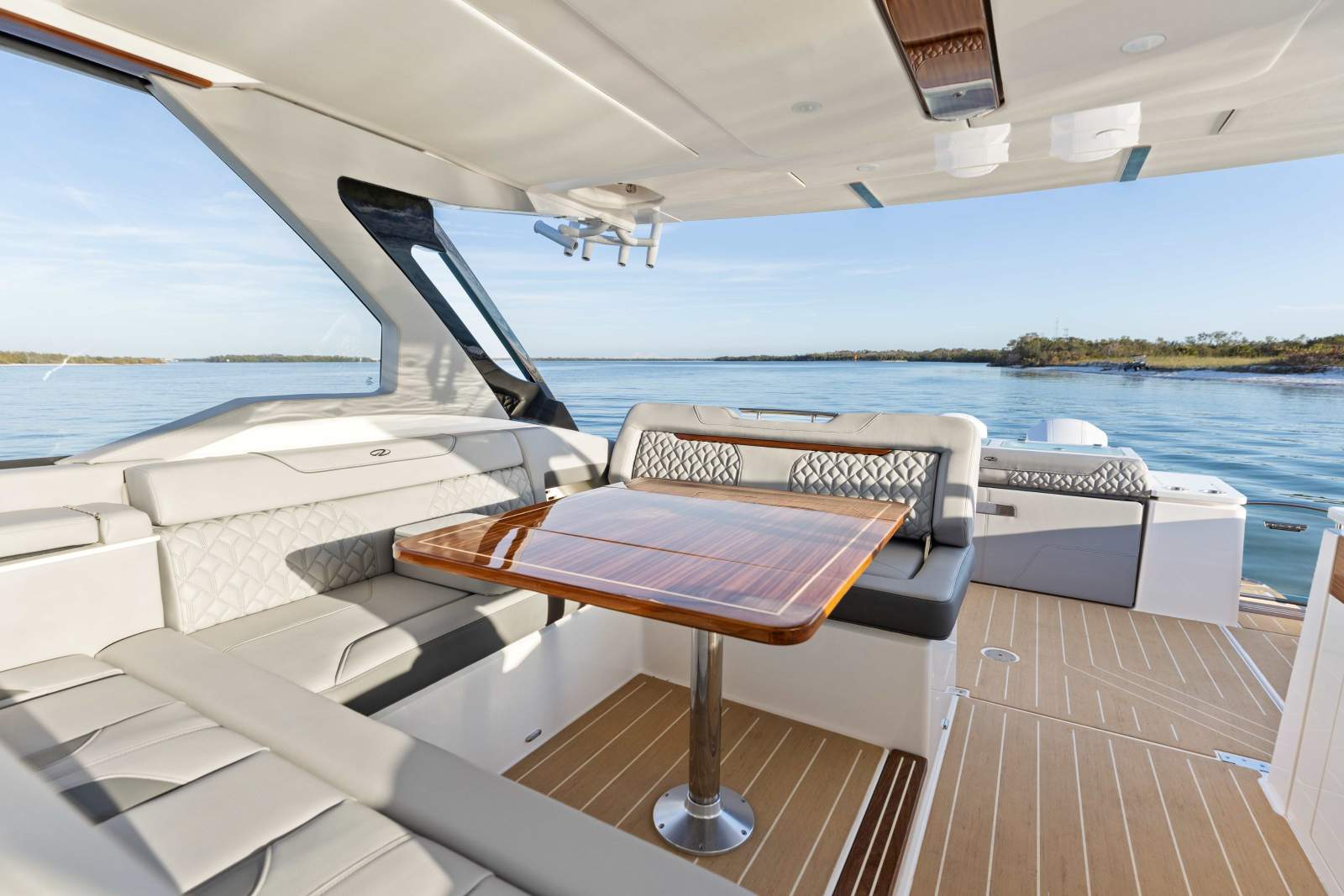 REGAL LX43 - A UNIQUE AND PREMIUM BOATING EXPERIENCE!