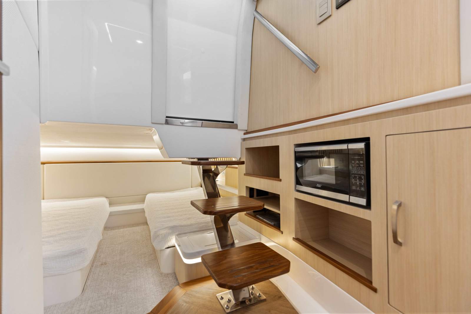 REGAL LX43 - A UNIQUE AND PREMIUM BOATING EXPERIENCE!