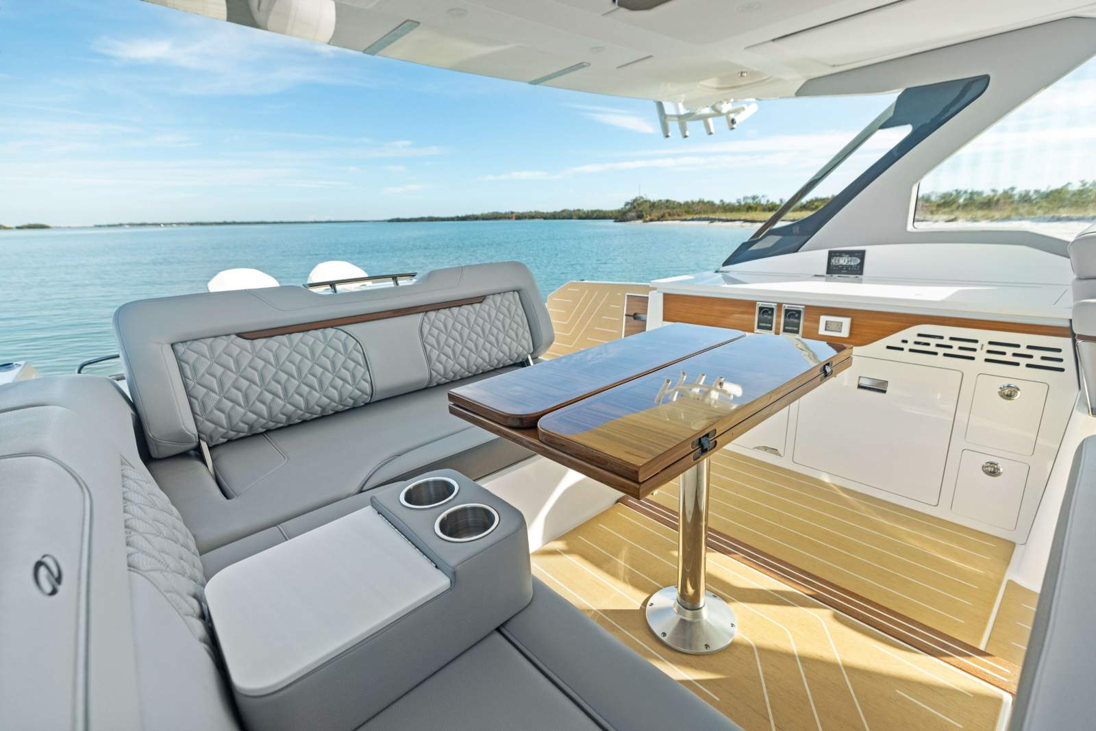 REGAL LX43 - A UNIQUE AND PREMIUM BOATING EXPERIENCE!