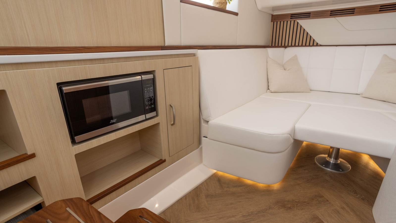 REGAL 43 SAV - LUXURY &AMP; INNOVATION!