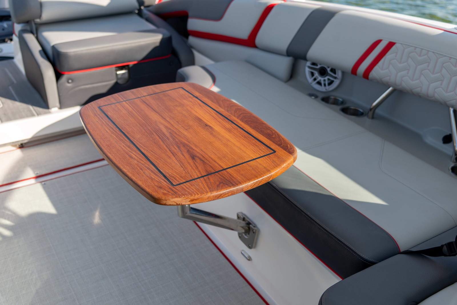 REGAL LX9 - EXCELLENCE, LUXURY AND PERFORMANCE !