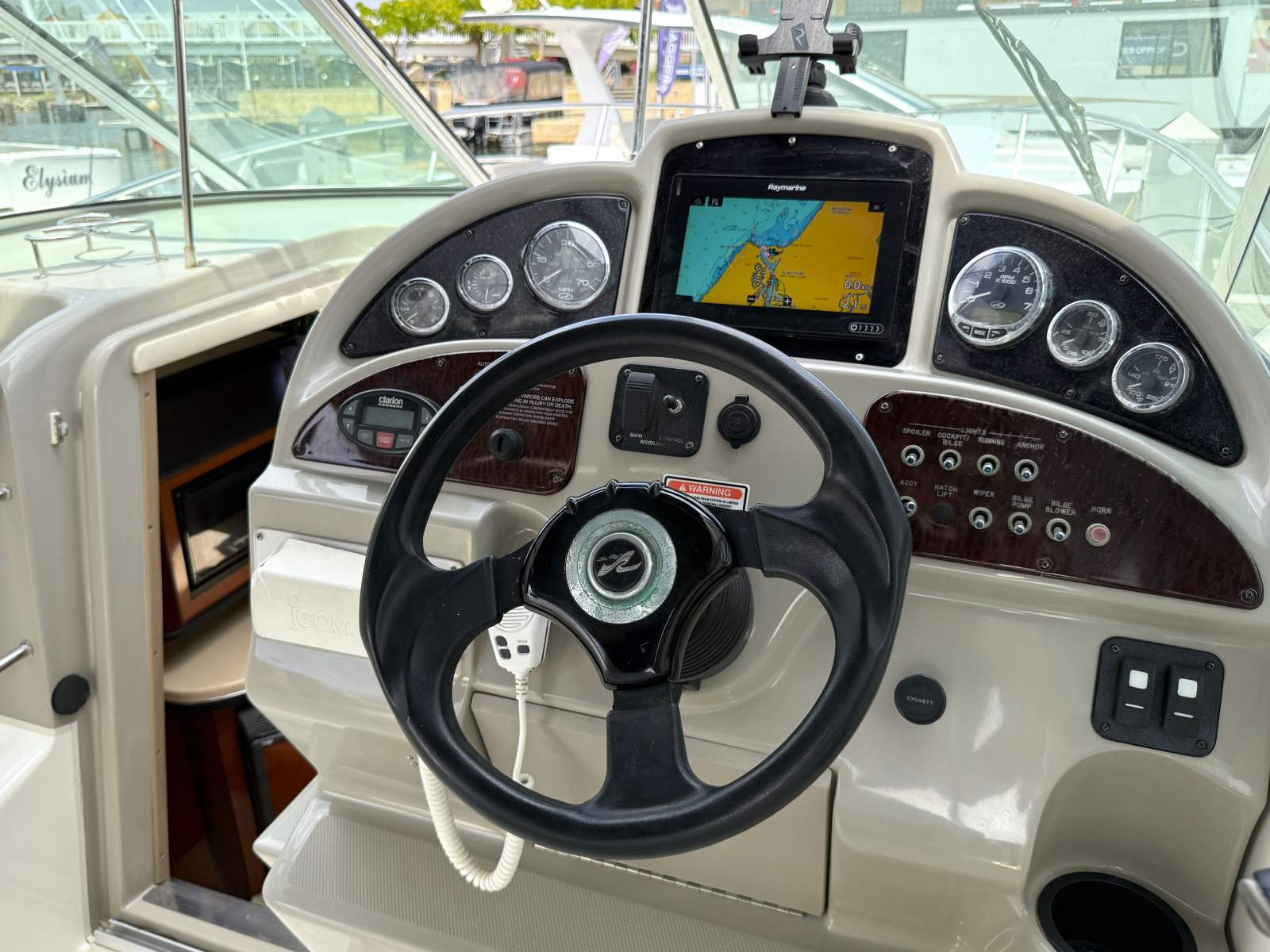 2005 SEA RAY 270 AMBERJACK SPORTS CRUISER