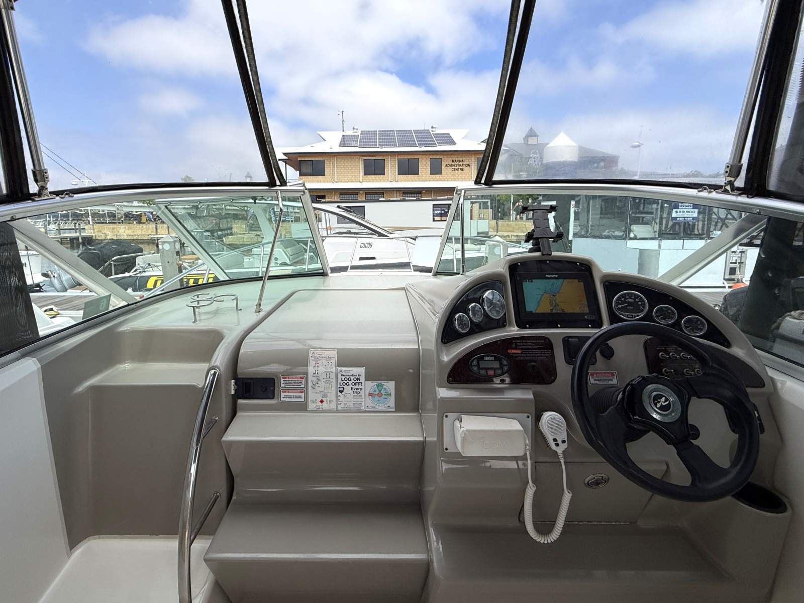 2005 SEA RAY 270 AMBERJACK SPORTS CRUISER