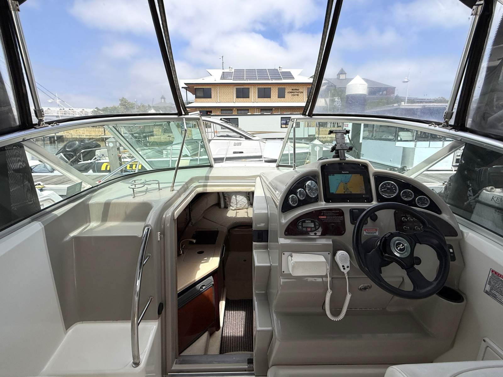 2005 SEA RAY 270 AMBERJACK SPORTS CRUISER