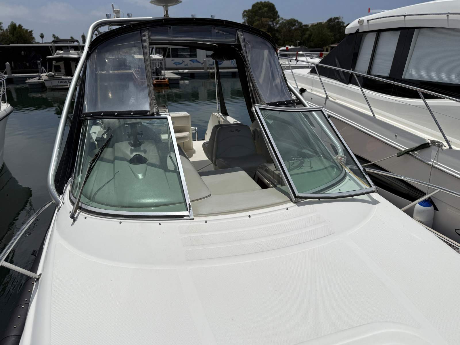 2005 SEA RAY 270 AMBERJACK SPORTS CRUISER