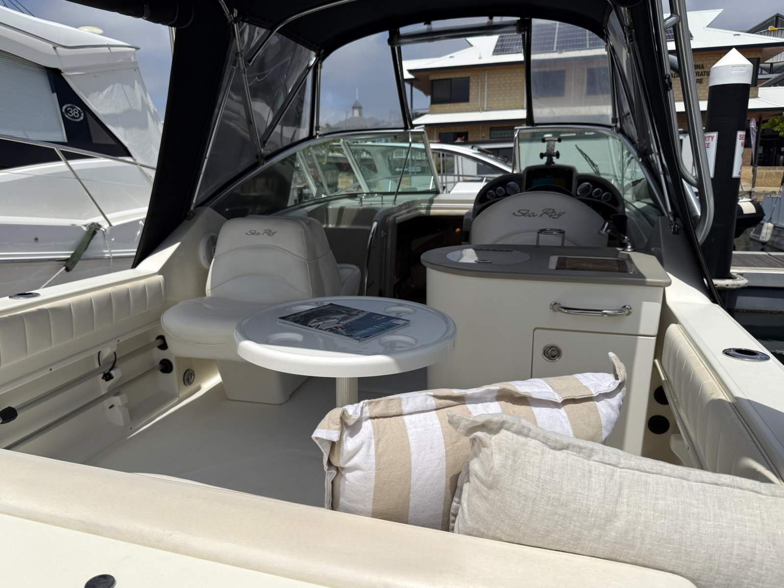 2005 SEA RAY 270 AMBERJACK SPORTS CRUISER