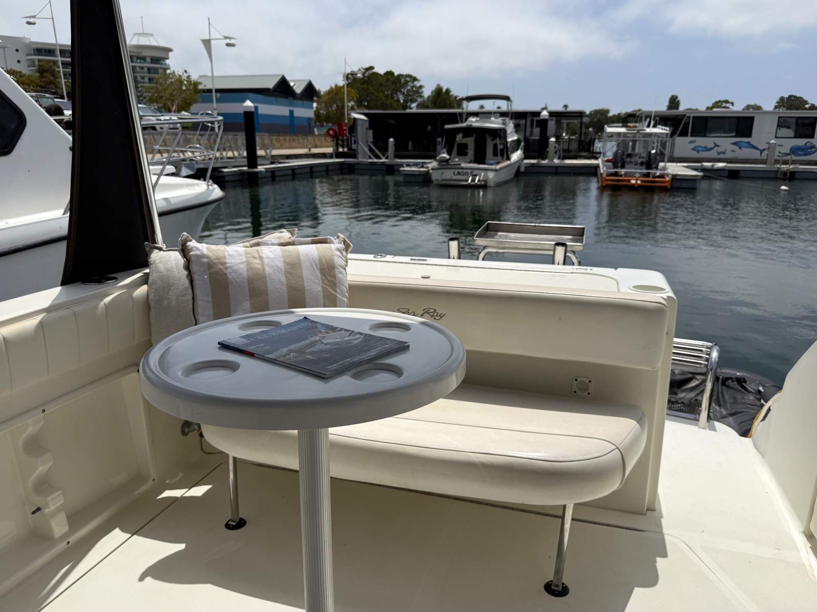 2005 SEA RAY 270 AMBERJACK SPORTS CRUISER