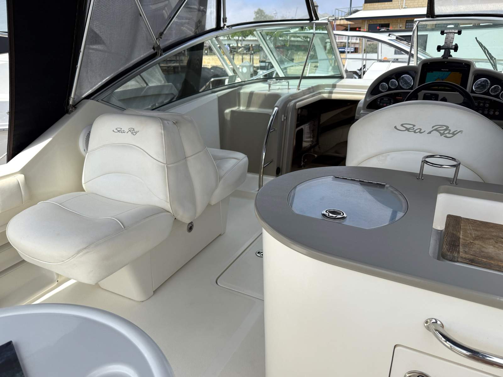 2005 SEA RAY 270 AMBERJACK SPORTS CRUISER