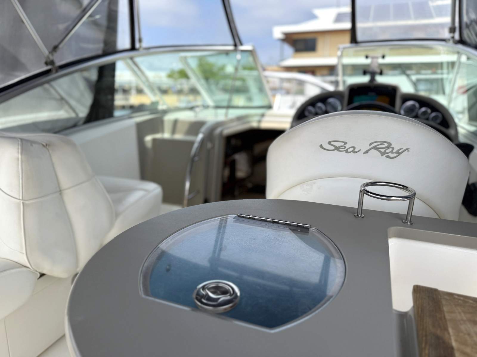 2005 SEA RAY 270 AMBERJACK SPORTS CRUISER