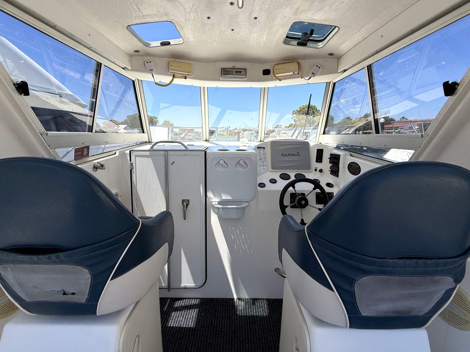 2007 LEISURECAT 8000 SPORT FISHER