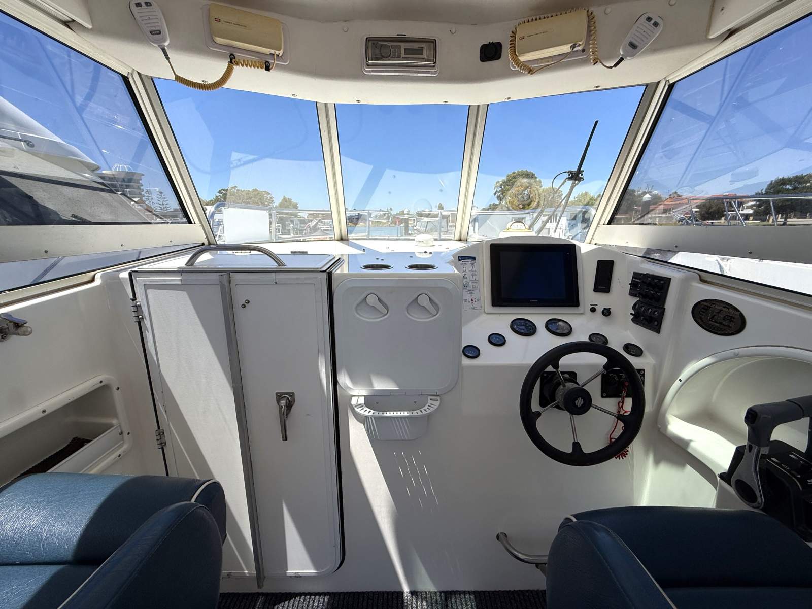 2007 LEISURECAT 8000 SPORT FISHER