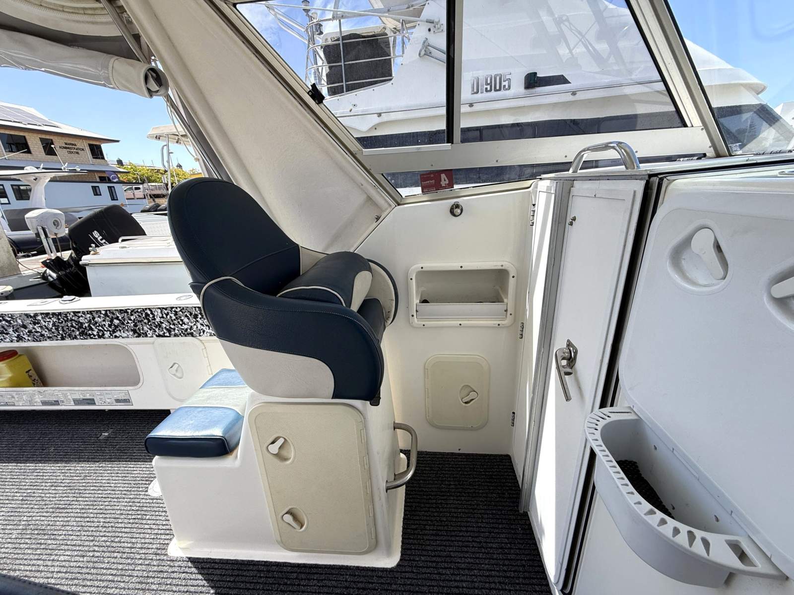 2007 LEISURECAT 8000 SPORT FISHER