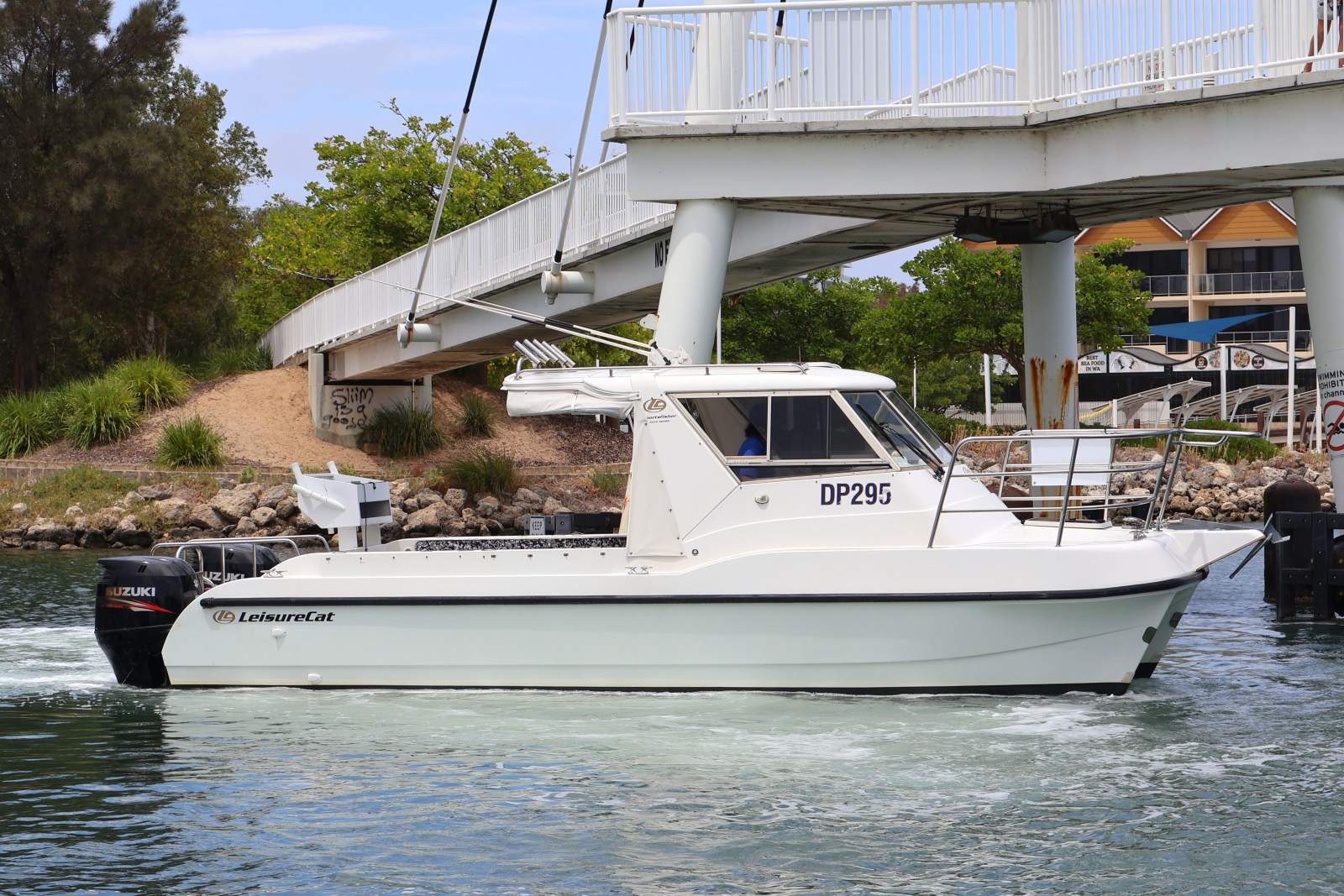 2007 LEISURECAT 8000 SPORT FISHER