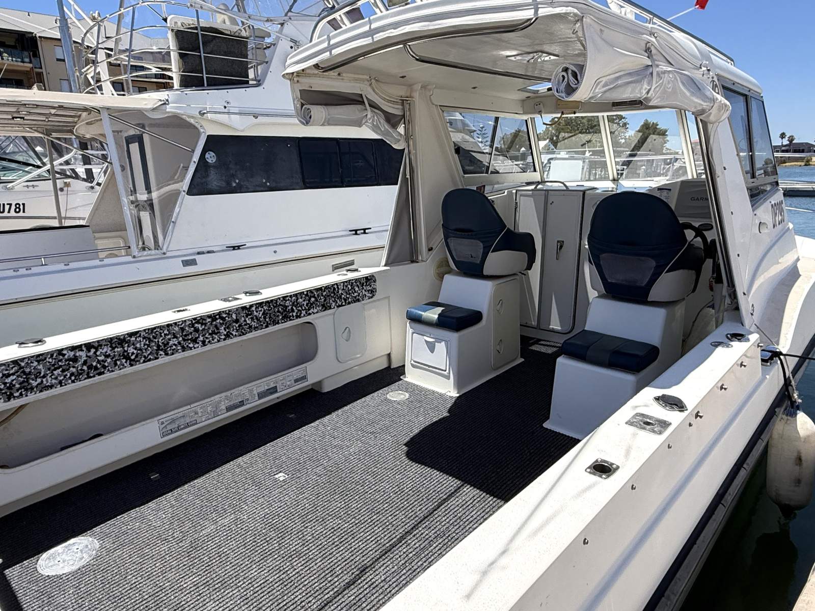 2007 LEISURECAT 8000 SPORT FISHER