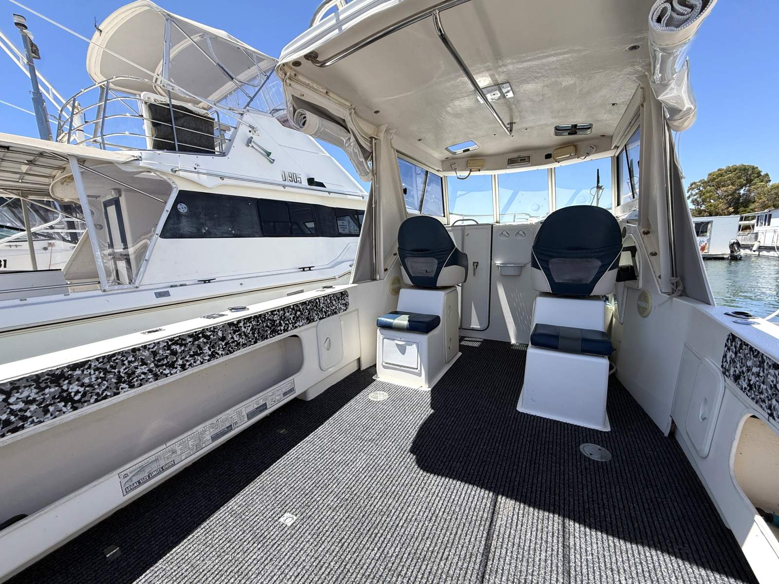 2007 LEISURECAT 8000 SPORT FISHER