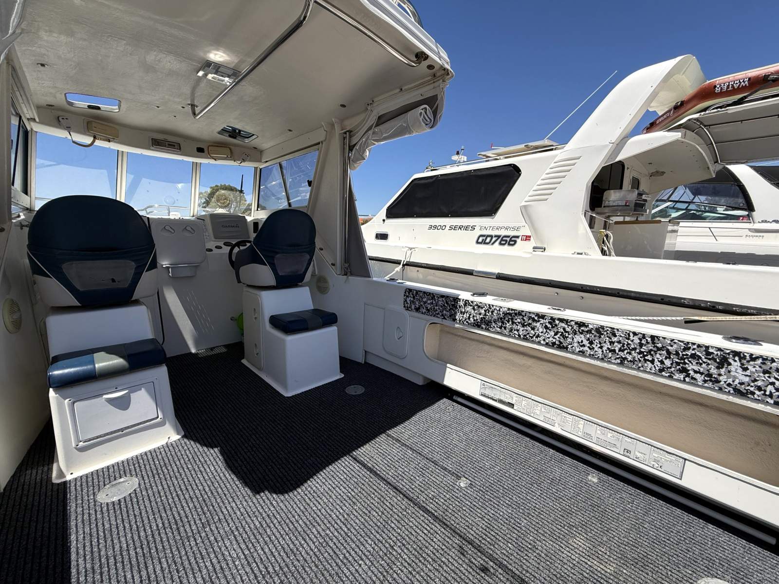 2007 LEISURECAT 8000 SPORT FISHER