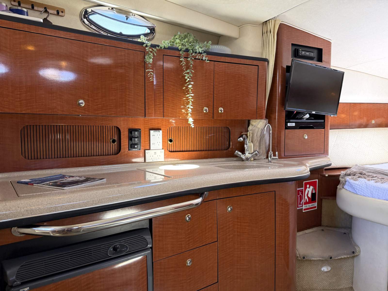 SEA RAY 355 SUNDANCER CRUISER