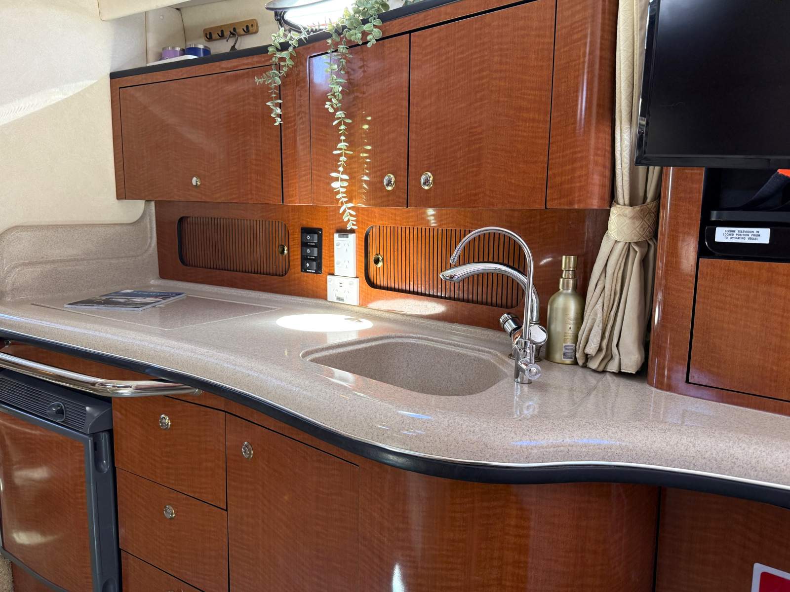 SEA RAY 355 SUNDANCER CRUISER