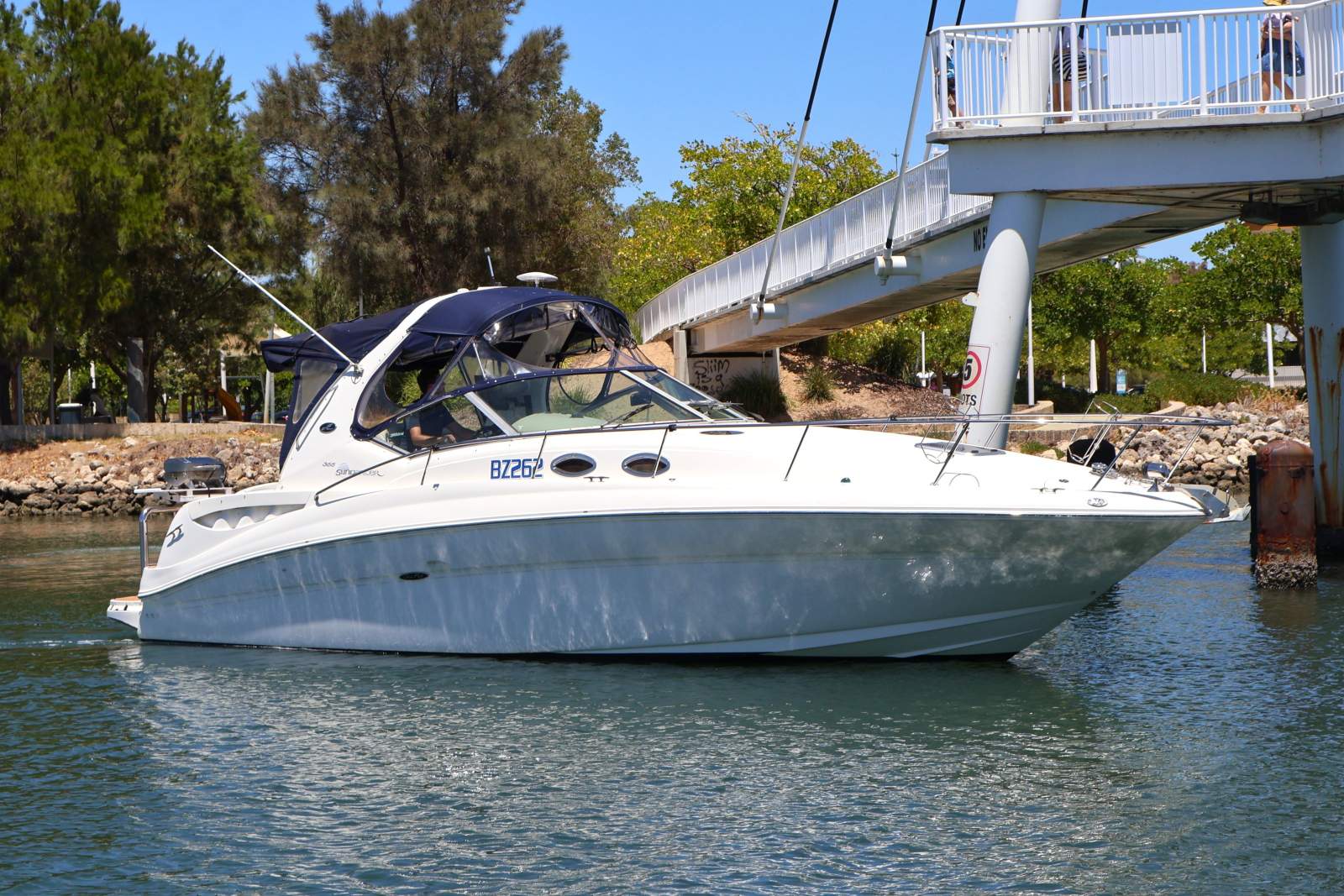SEA RAY 355 SUNDANCER CRUISER