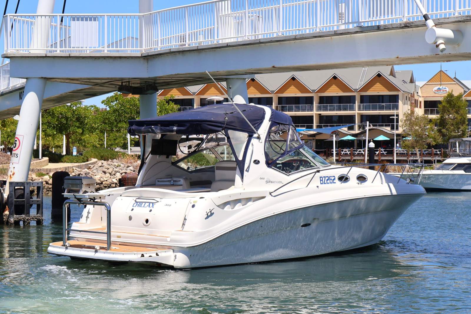 SEA RAY 355 SUNDANCER CRUISER