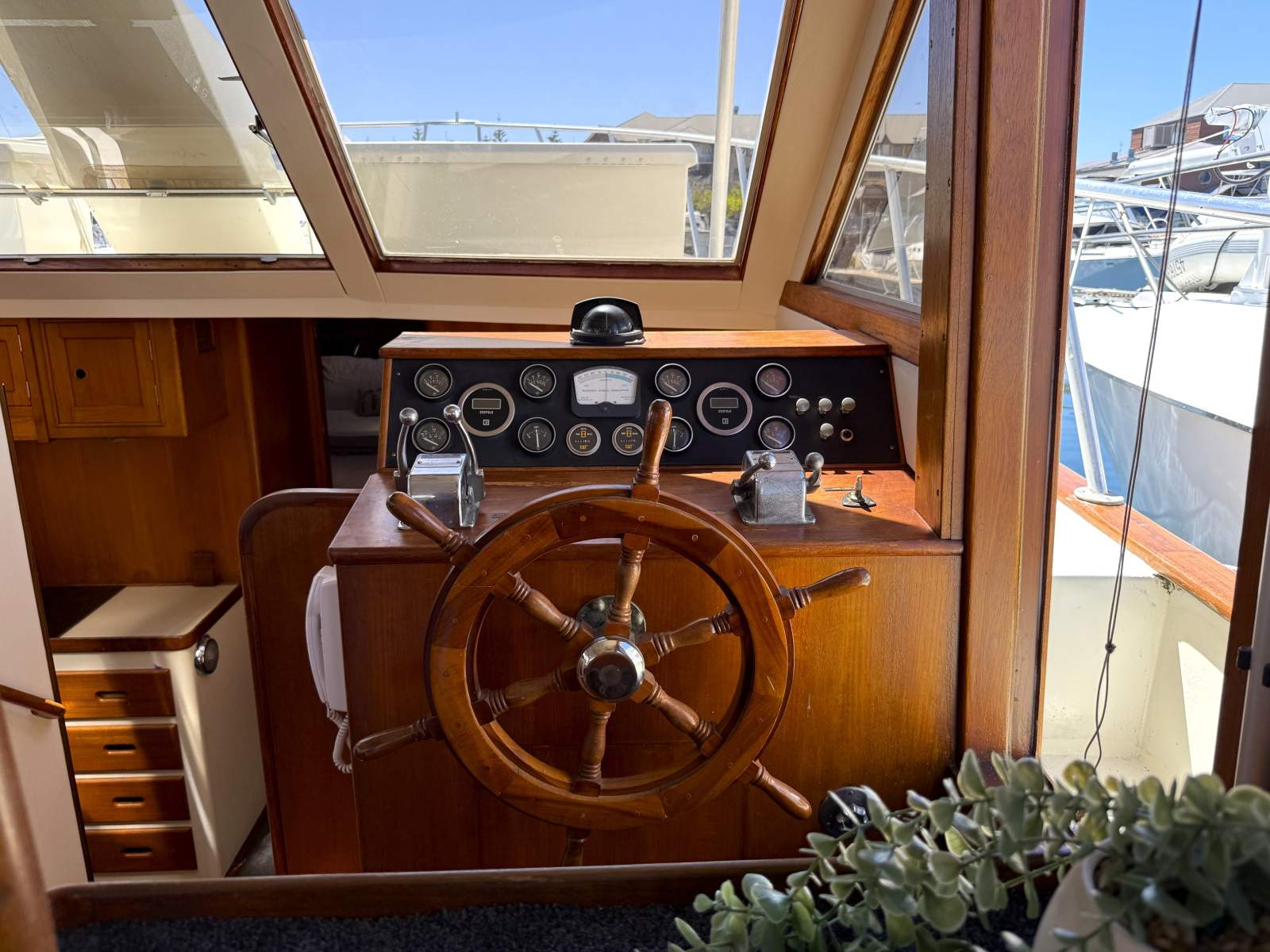1986 ISLAND GYPSY 44 CRUISER