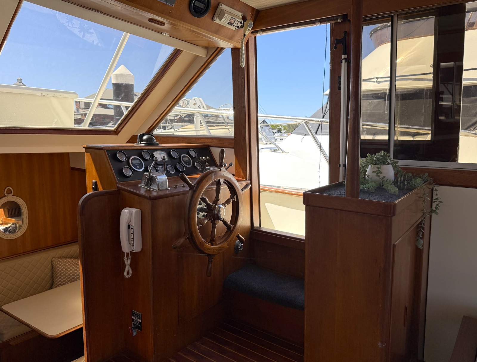 1986 ISLAND GYPSY 44 CRUISER