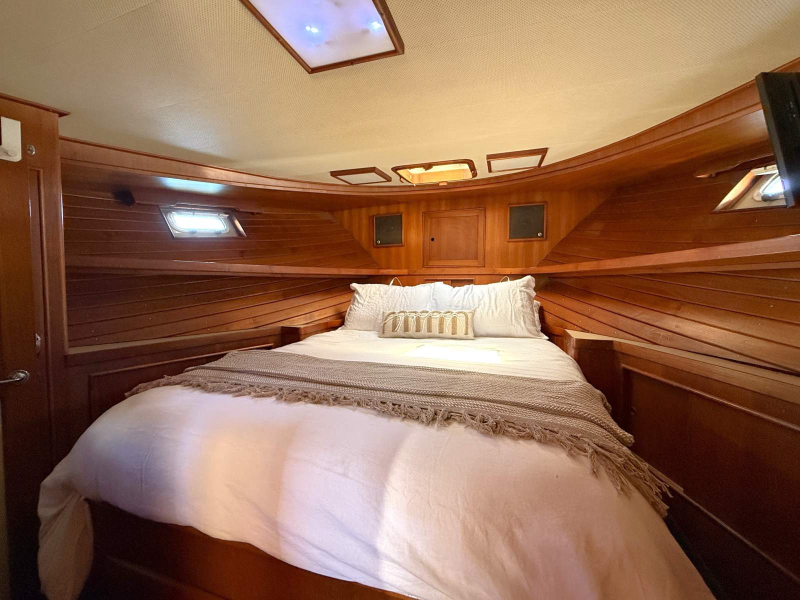 1986 ISLAND GYPSY 44 CRUISER