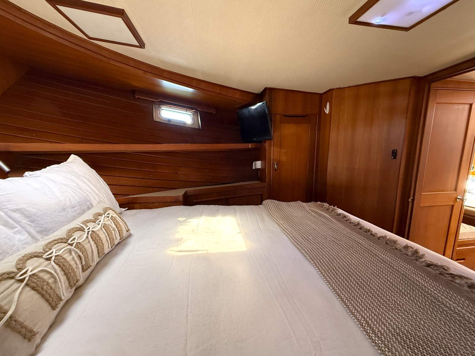 1986 ISLAND GYPSY 44 CRUISER