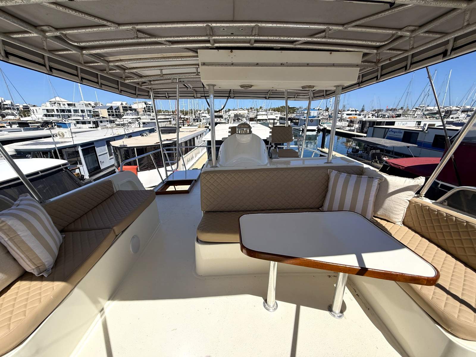 1986 ISLAND GYPSY 44 CRUISER