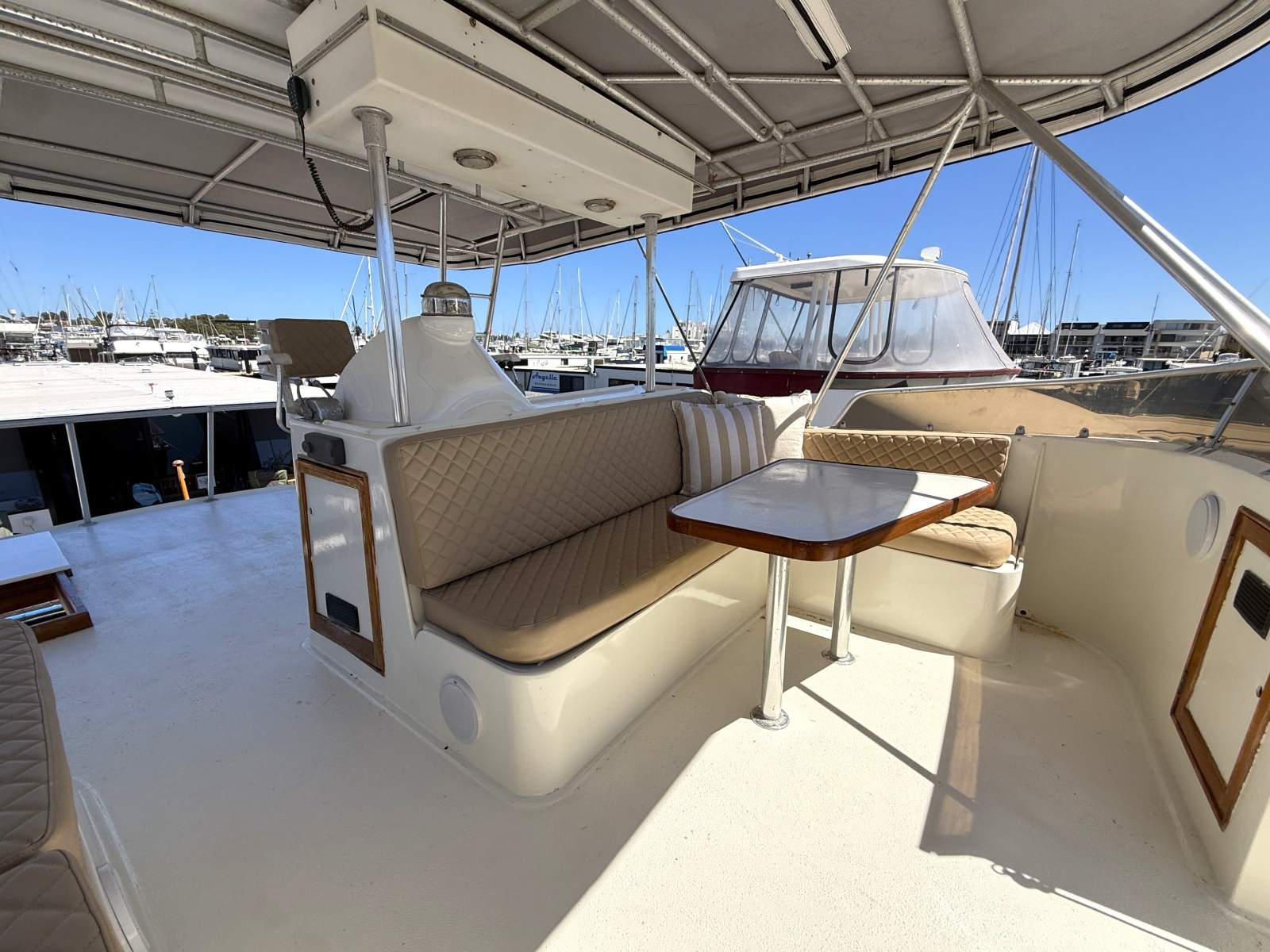 1986 ISLAND GYPSY 44 CRUISER