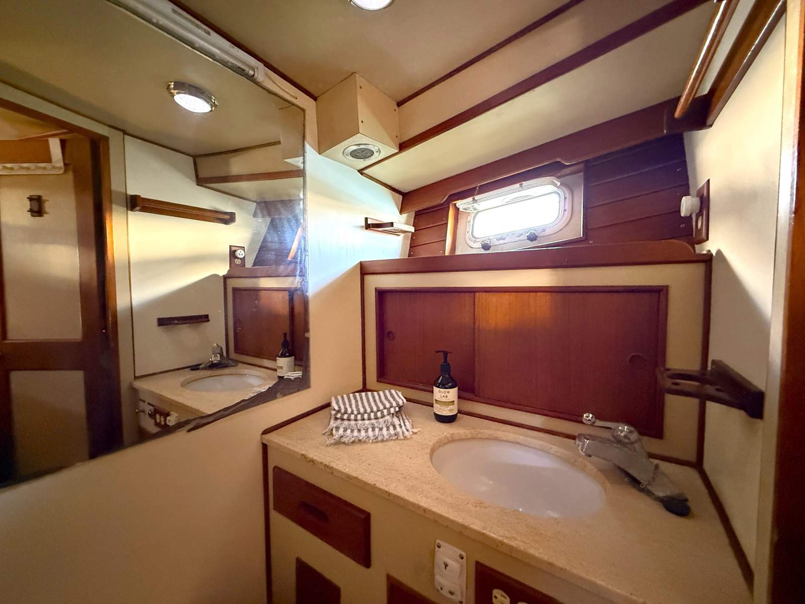 1986 ISLAND GYPSY 44 CRUISER