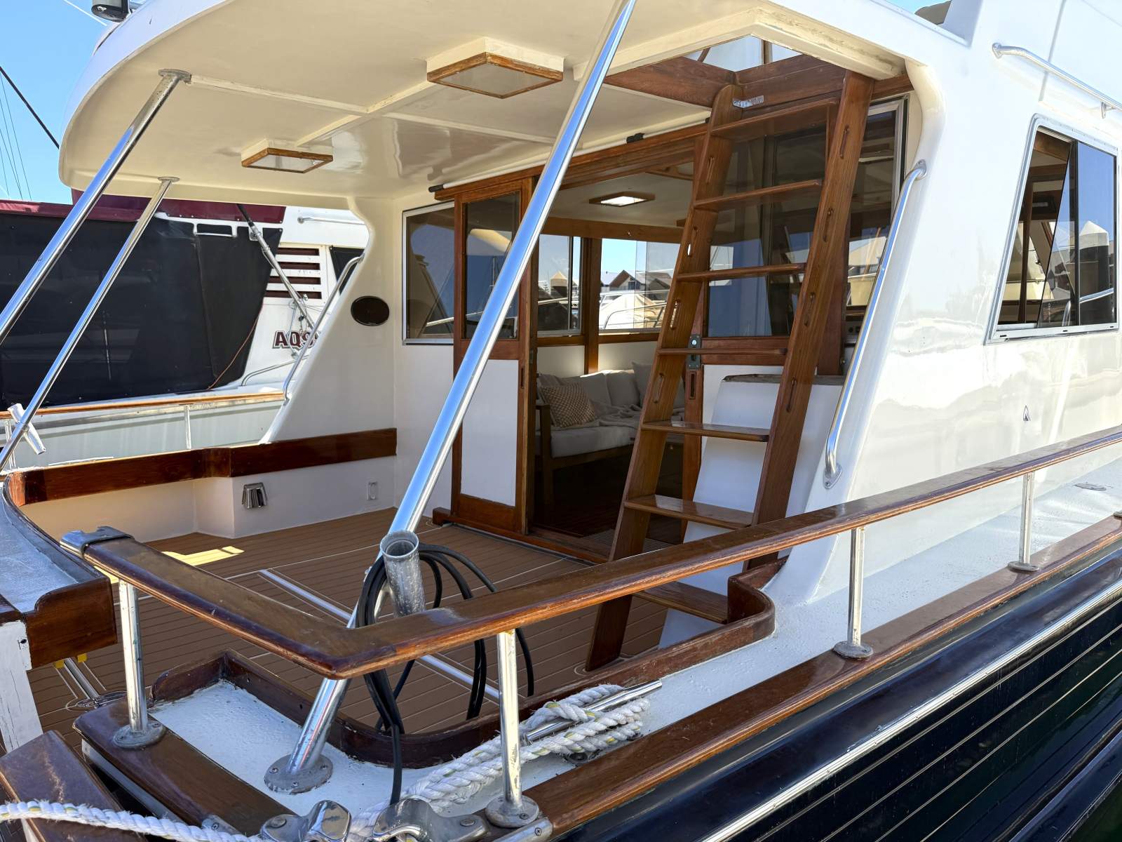 1986 ISLAND GYPSY 44 CRUISER