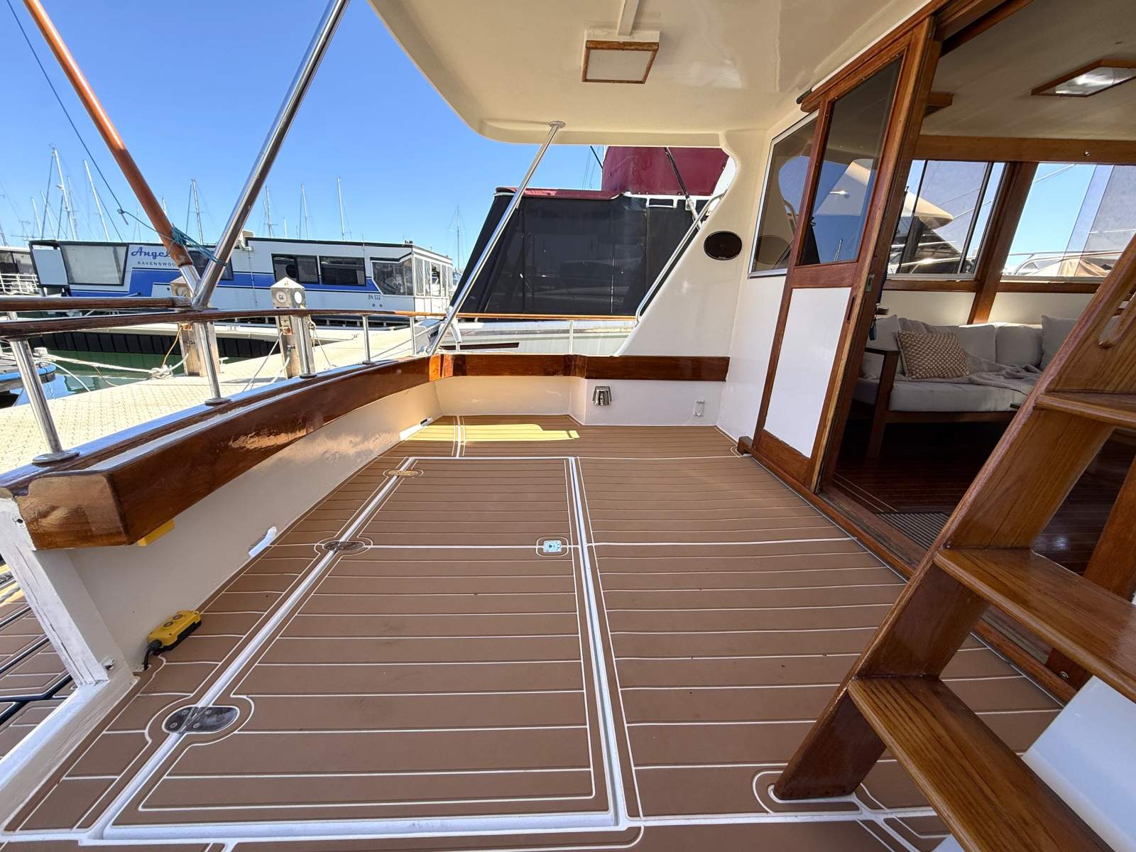 1986 ISLAND GYPSY 44 CRUISER