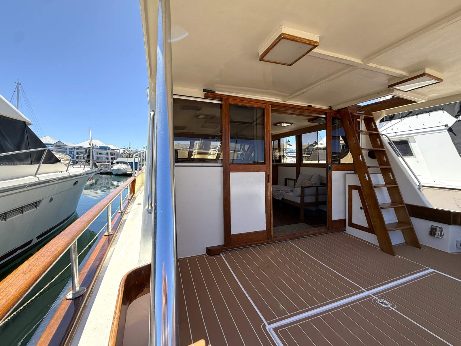 1986 ISLAND GYPSY 44 CRUISER
