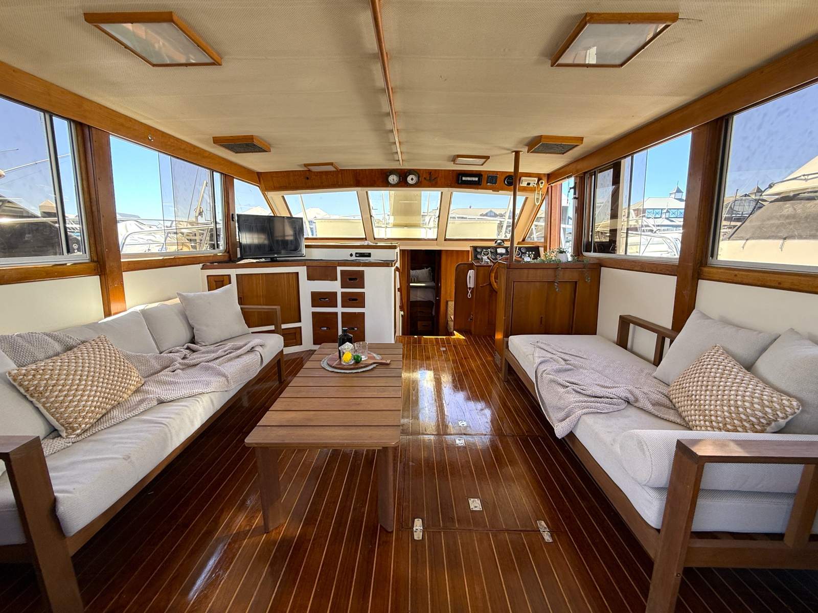 1986 ISLAND GYPSY 44 CRUISER