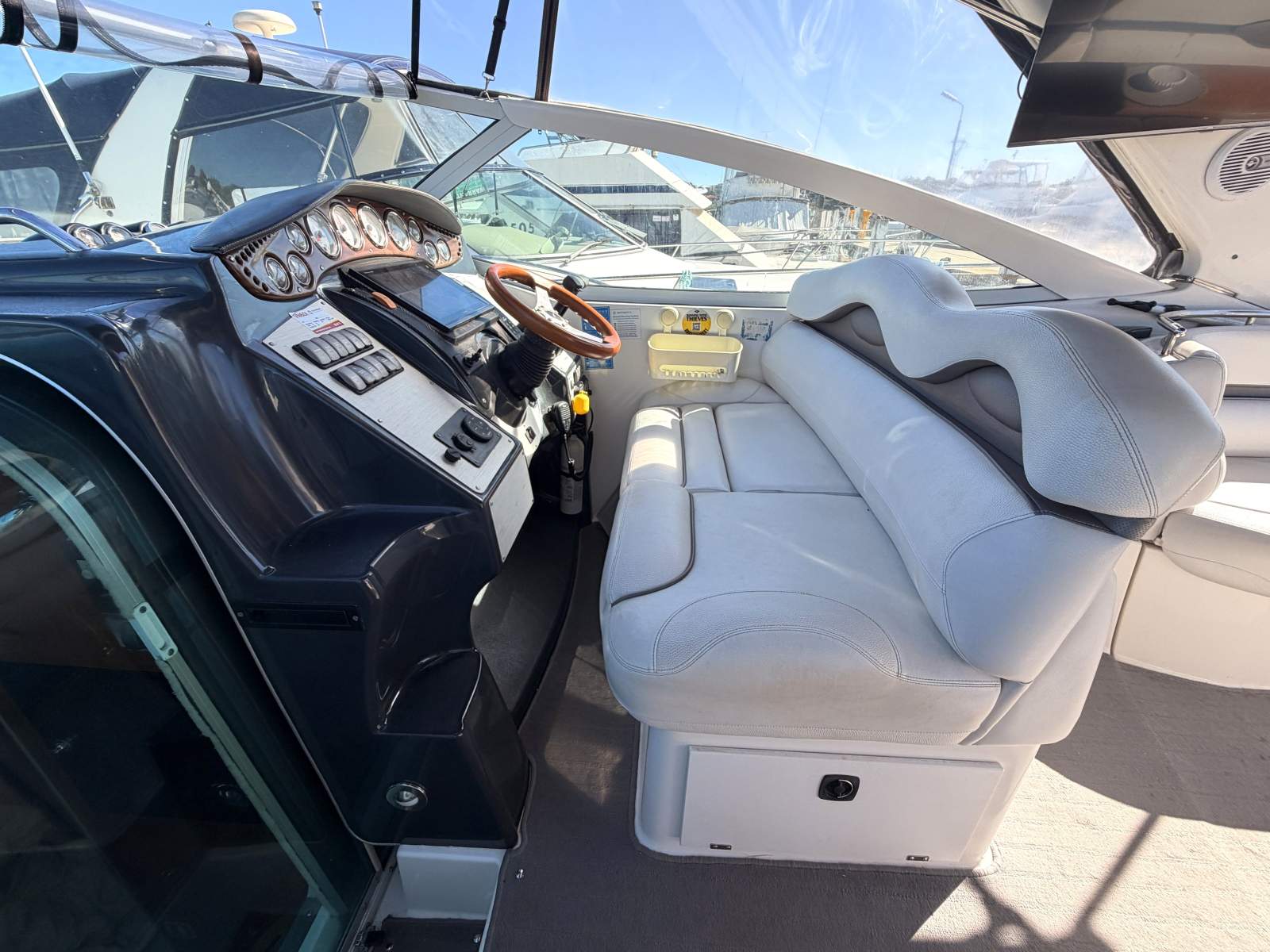 DORAL 270 RUNABOUT