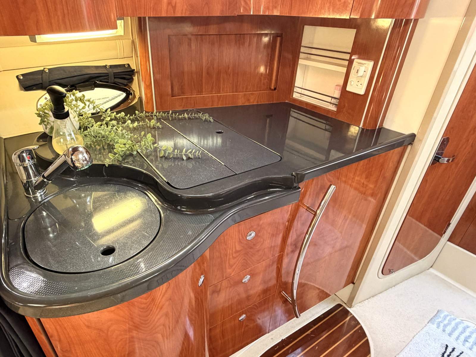 DORAL 270 RUNABOUT