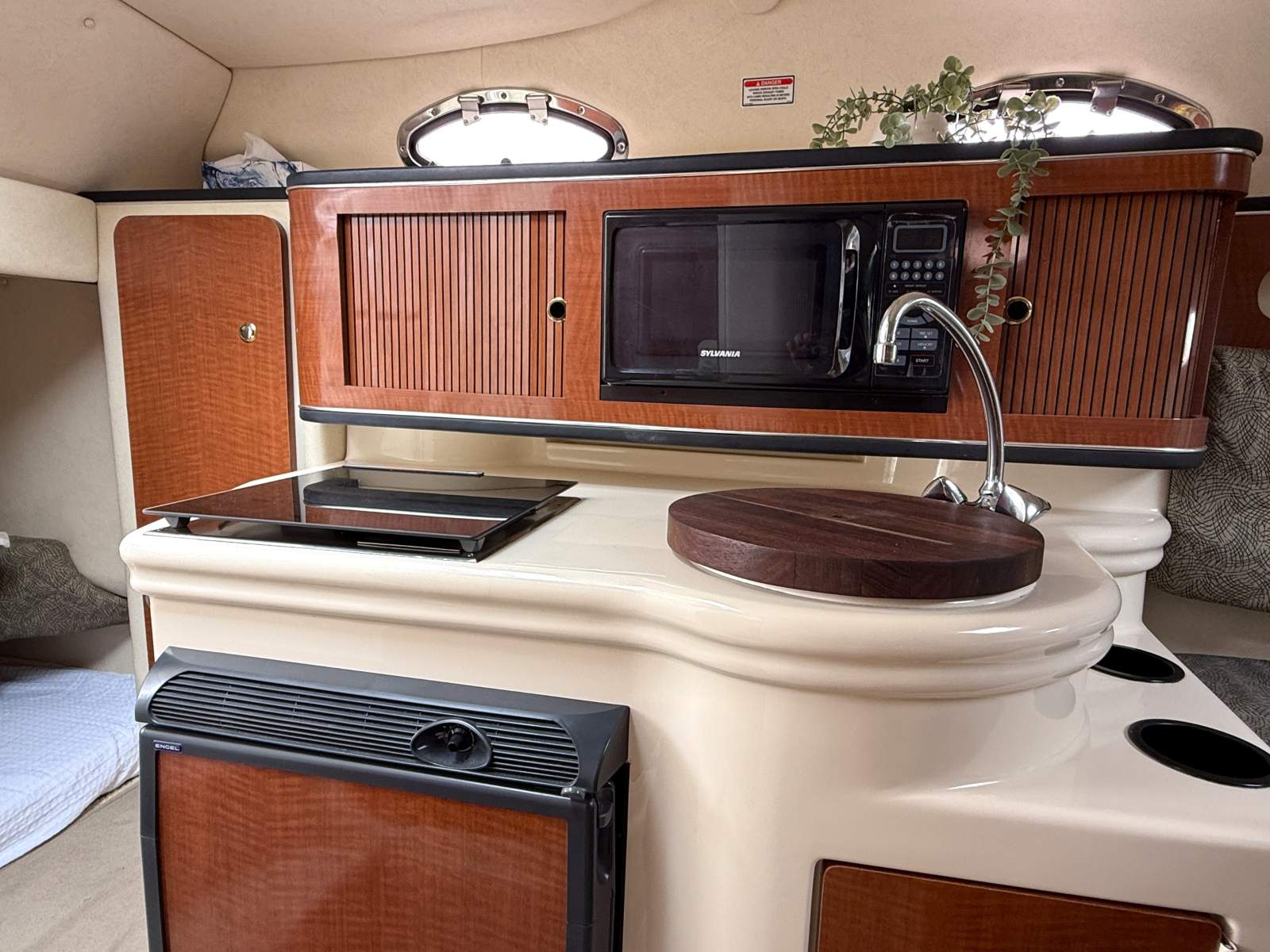 2003 SEA RAY 260 SUNDANCER SPORTS CRUISER