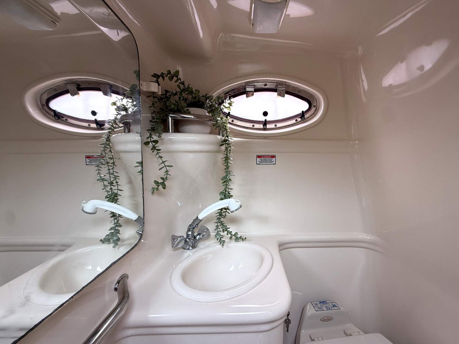 2003 SEA RAY 260 SUNDANCER SPORTS CRUISER