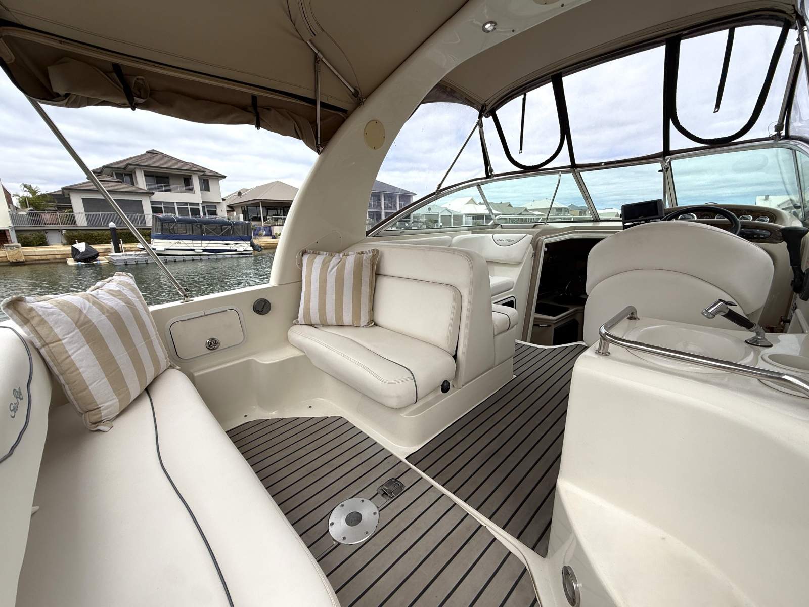 2003 SEA RAY 260 SUNDANCER SPORTS CRUISER