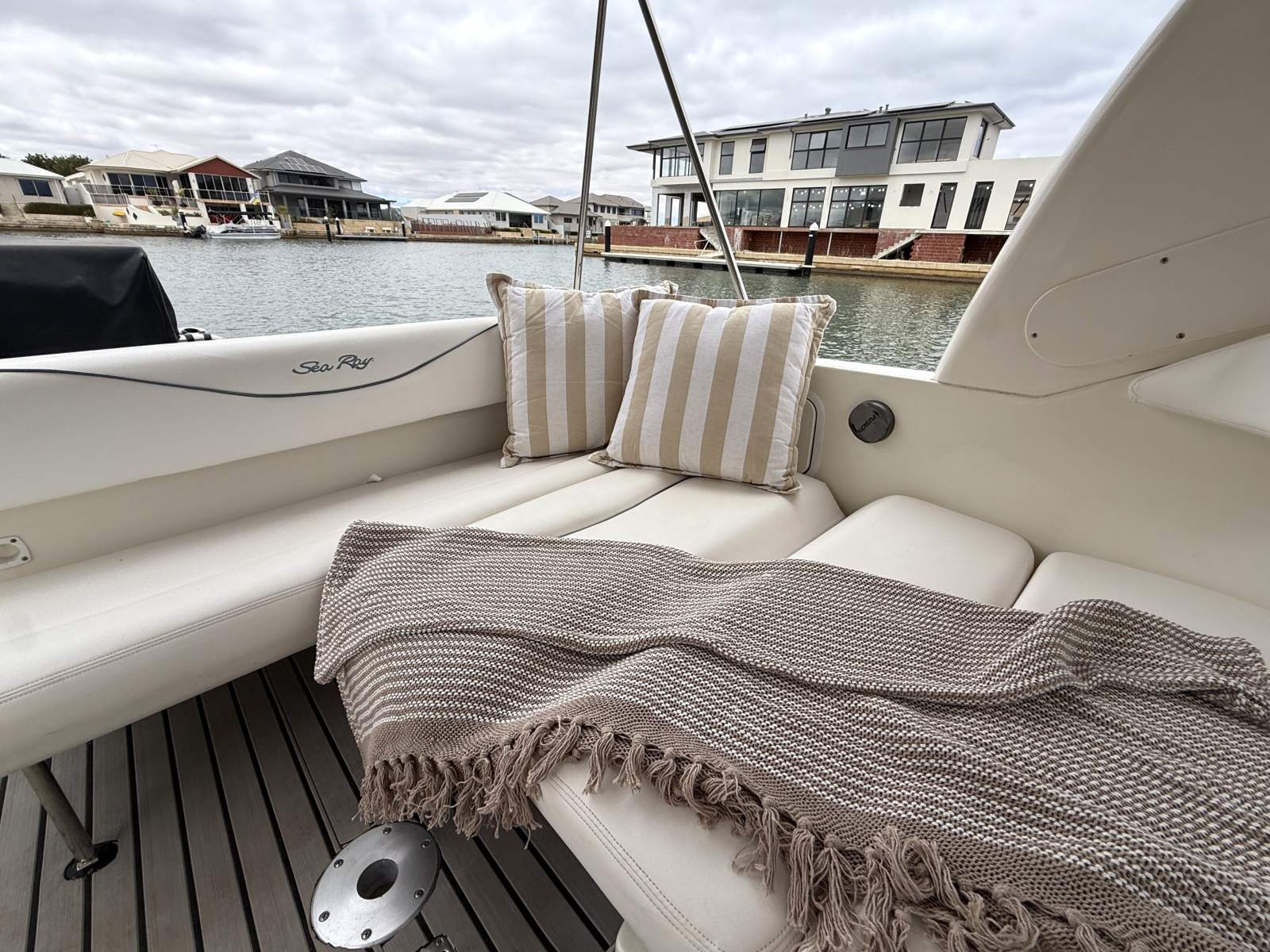 2003 SEA RAY 260 SUNDANCER SPORTS CRUISER