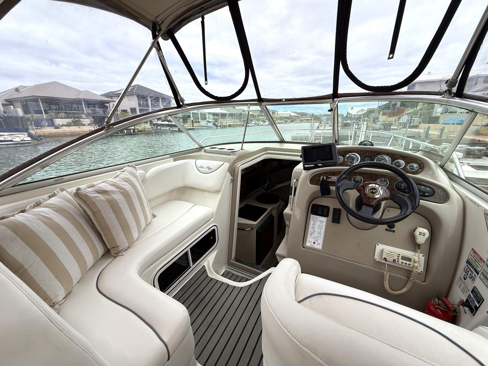 2003 SEA RAY 260 SUNDANCER SPORTS CRUISER